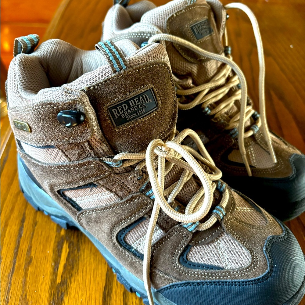 Bought these brand new. Wore once and toe box isn’t large enough for me.